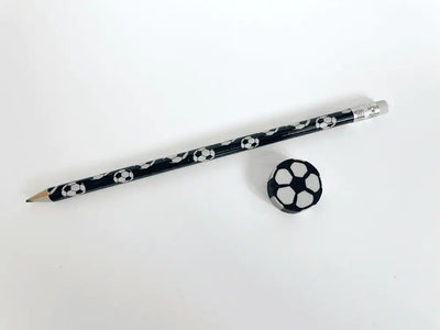 Bleistift und Radiergummi Fußball