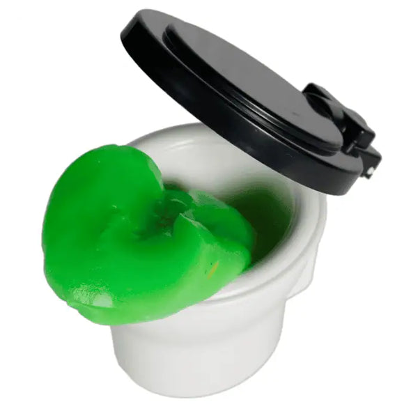 Furzschleim in Spielzeugtoilette